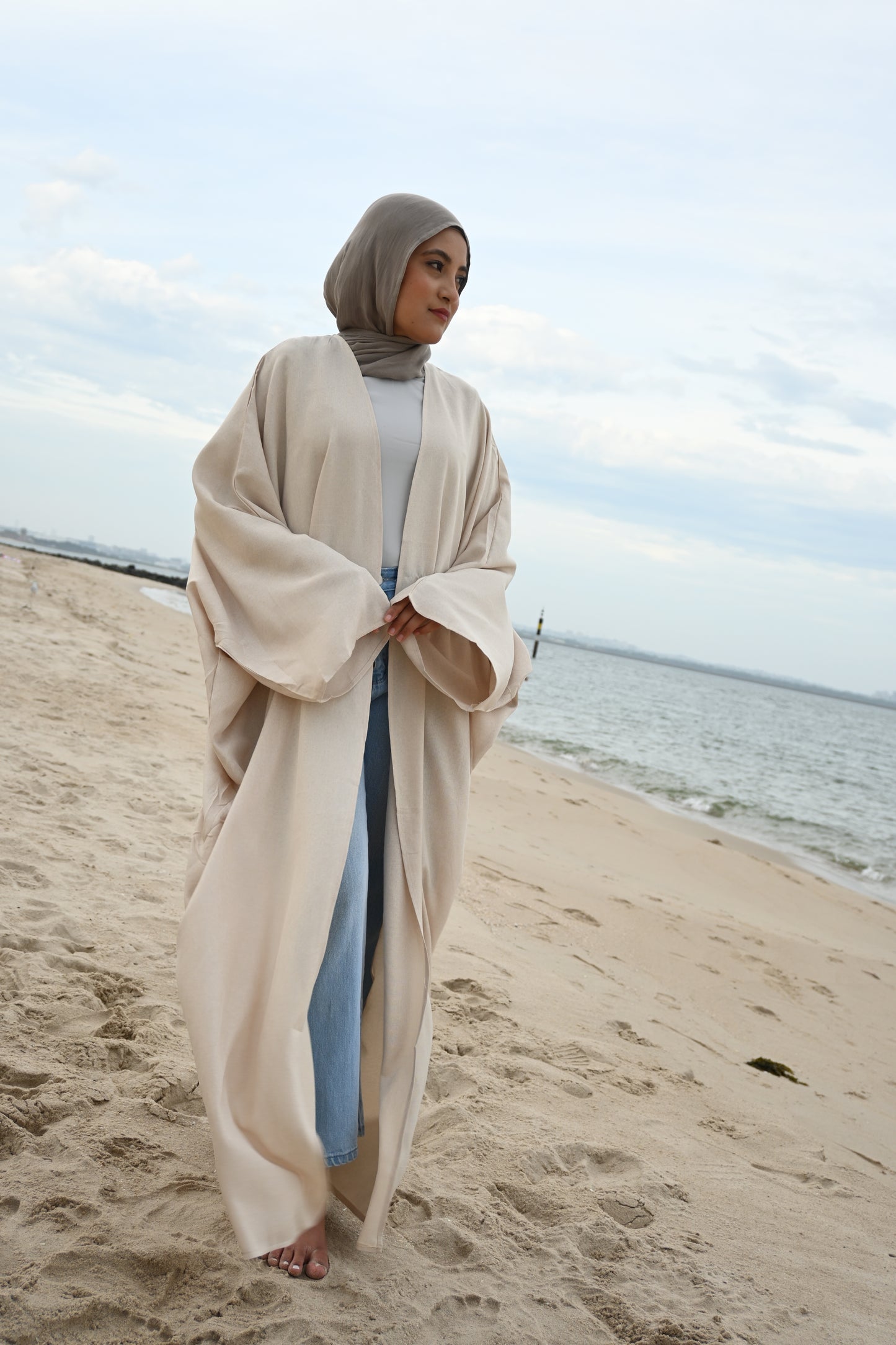 Marwa Open Linen Abaya