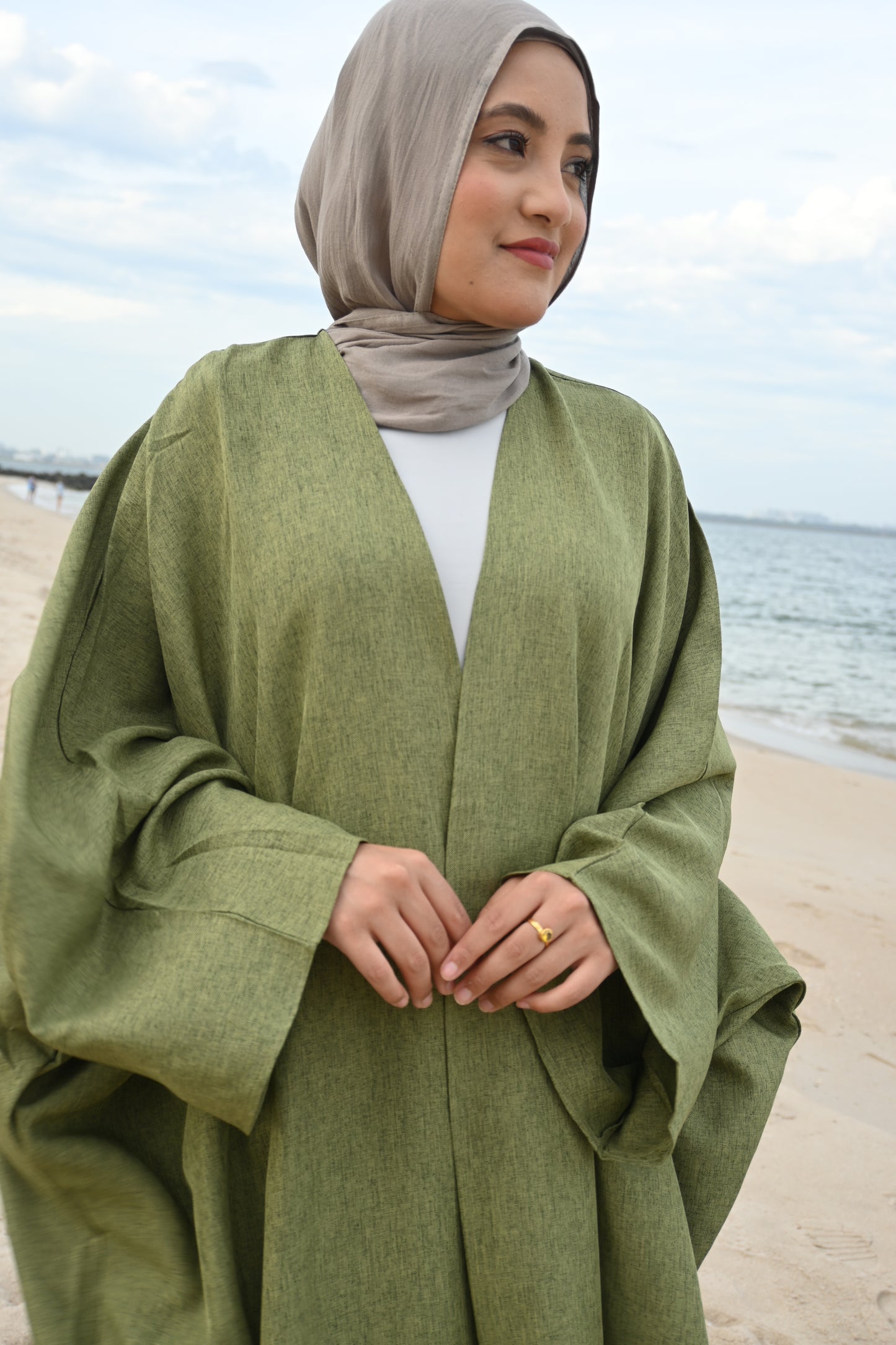 Marwa Open Linen Abaya