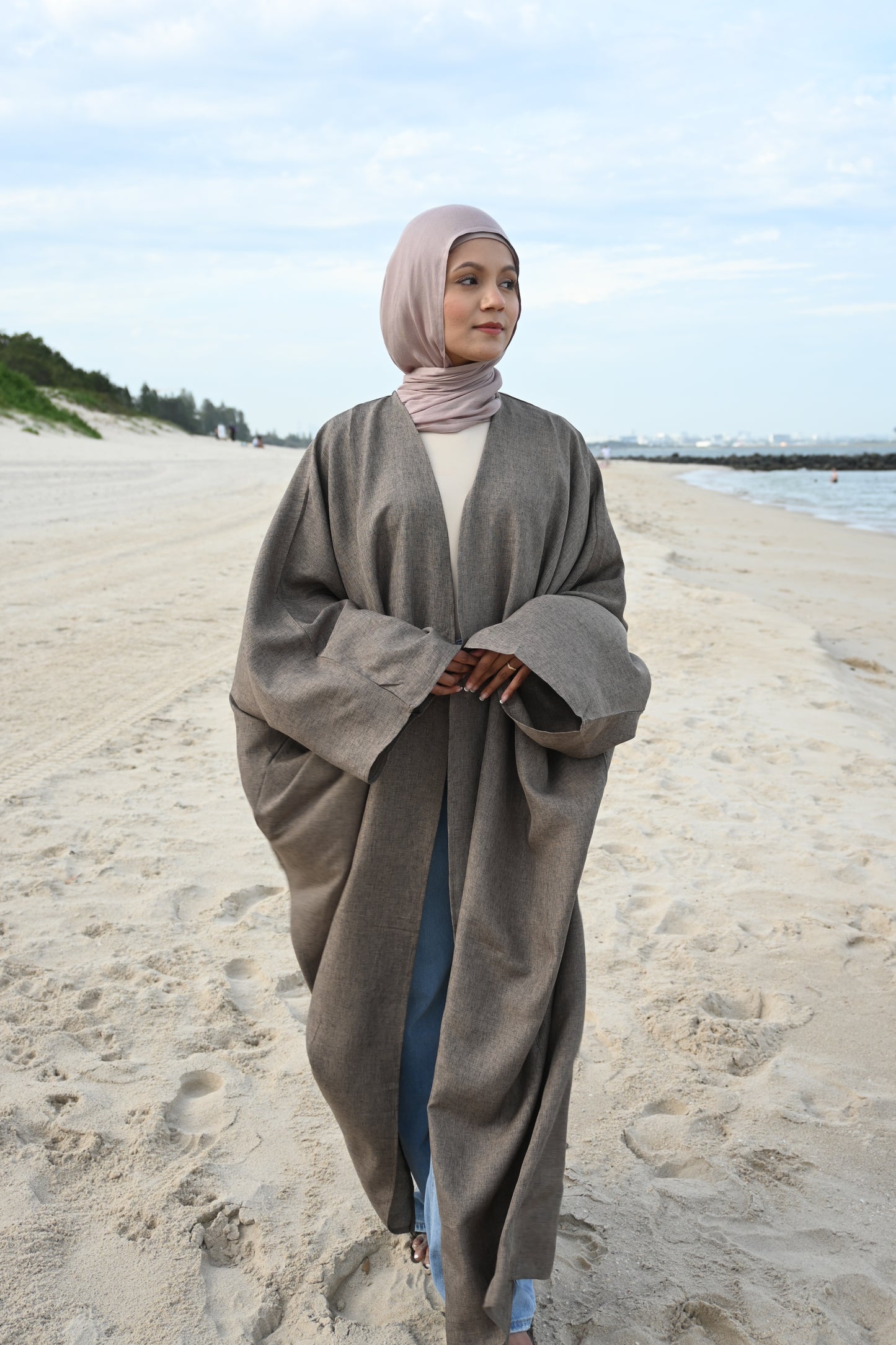 Marwa Open Linen Abaya