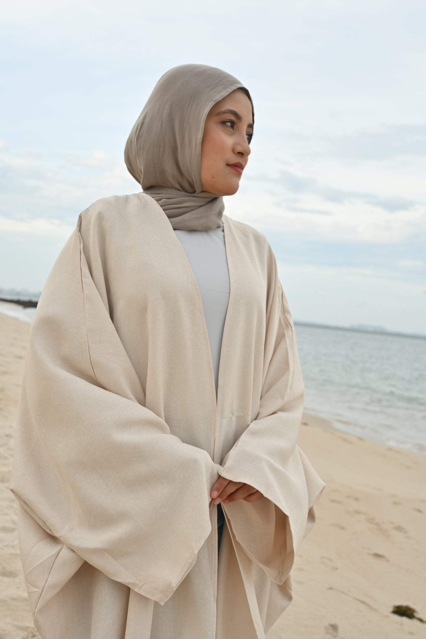 Marwa Open Linen Abaya